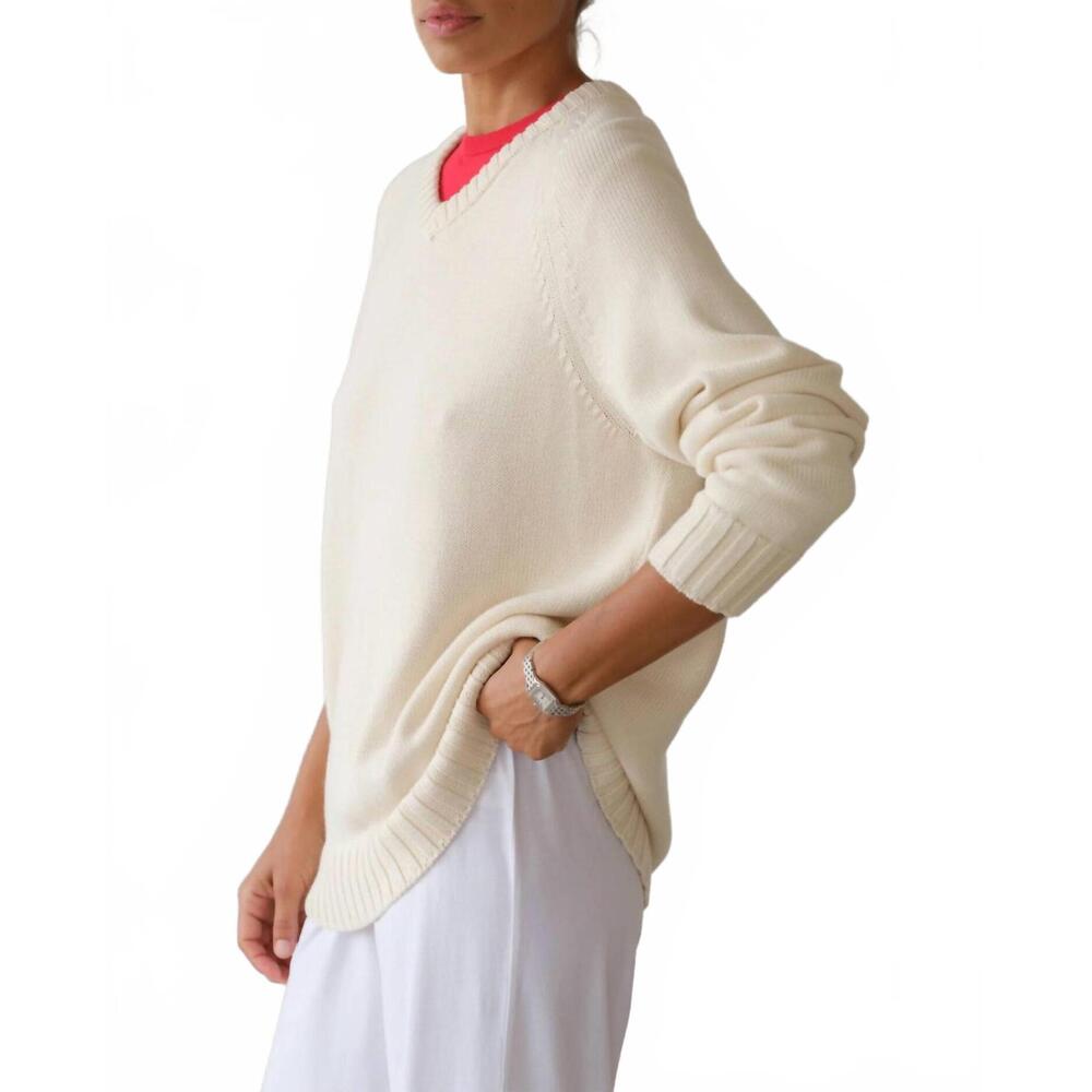 NEW DONNI. cotton cashmere v-neck sweater in creme - Picture 4 of 4